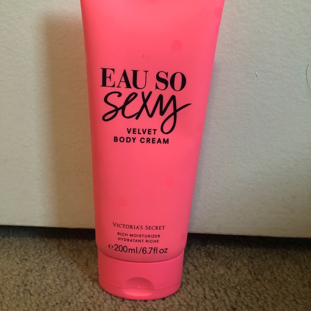 Victoria’s Secret Eau So Sexy Velvet Body Cream